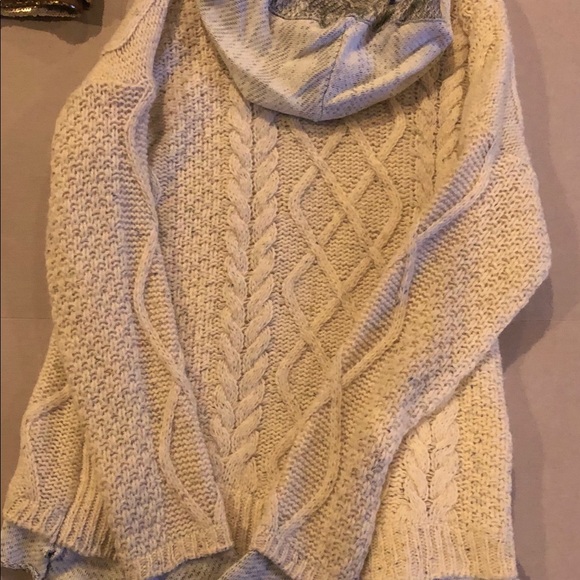 Cream knit sweater with hood, never worn. - Picture 7 of 8